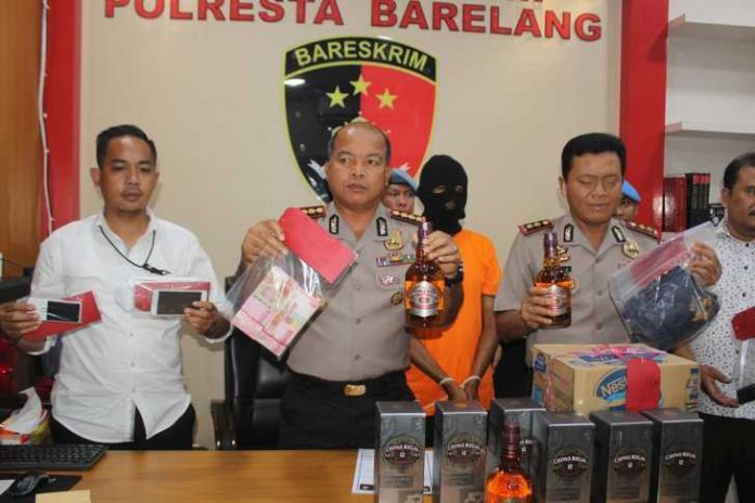 Konfrensi Pers, OTT Satreskrim Polresta Barelang, Senin (30/07/19).