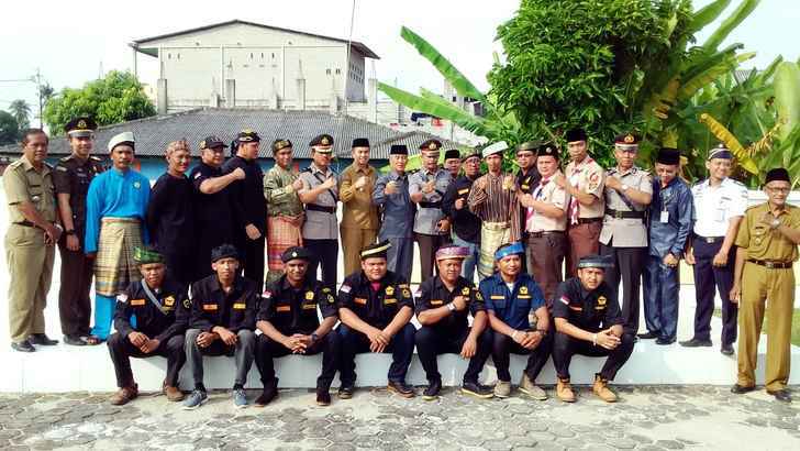 Tabur Bunga Di Makam Pahlawan Tanjungbatu pada HUT Bhayangkara Ke-73