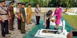 Tabur Bunga Di Makam Pahlawan pada HUT Bhayangkara, Senin (02/07/2019).