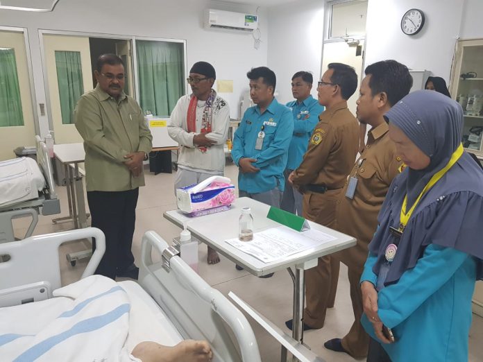 bupati besuk kanker otak