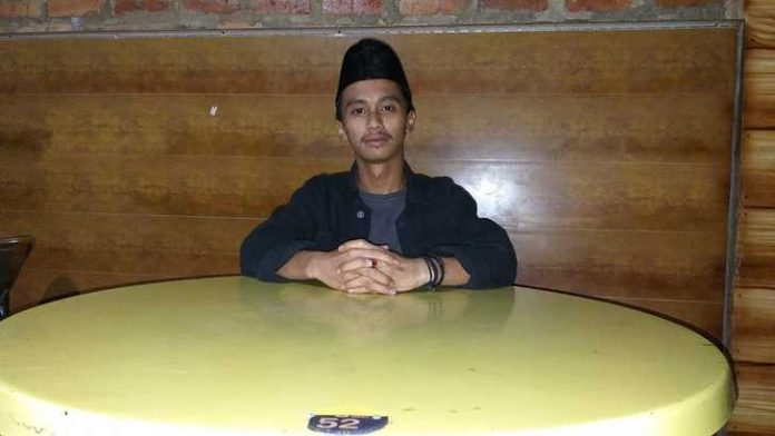 Aji Sugeng Suratmaji. Demisioner Ketua Himpunan Mahasiswa Kundur (HIMK) Tanjungpinang Periode 2018-2019. Aji Sugeng Suratmaji. Demisioner Ketua Himpunan Mahasiswa Kundur (HIMK) Tanjungpinang Periode 2018-2019.