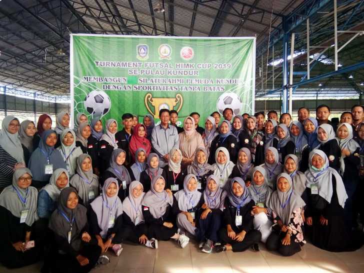 Foto bersama HIMK Cup, Gubernur (Plt) Kepri Di Lapangan Forza Futsal Tanjung Batu Kundur, Sabtu (04/08/19).