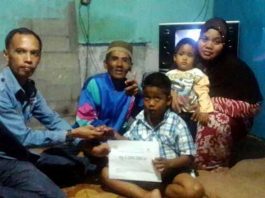 UPZ PT Timah Tbk saat menyerahkan bantuan perobatan terhadap M Fauzi, Penderita Kelenjar Getah Bening