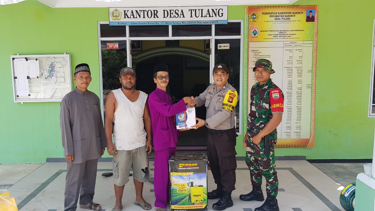 Polsek Balai Antisipasi Kebakaran Hutan dan Lahan, Berikan Bantuan Peralatan Pemadam di Desa Tulang