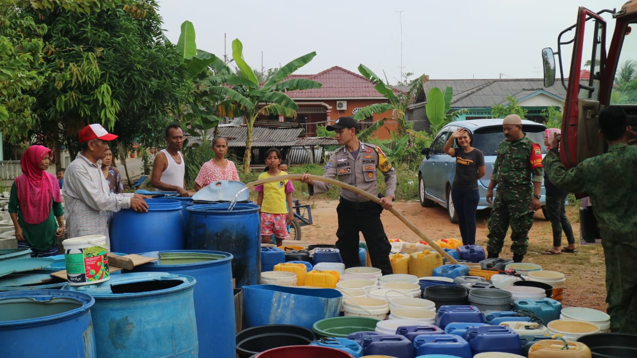 Dalam Dua Hari Ini, Polres Tanjungpinang Salurkan 90 Ton Air Bersih Kepada Warga