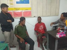 Kapolsek Kundur, Kompol Endi Endarto, bersma Kanit Reskrim, Ipda M Fajri, saat memintai keterangan pelaku hubungan sesama jenis