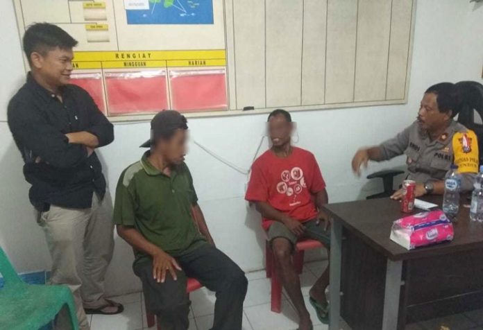 Kapolsek Kundur, Kompol Endi Endarto, bersma Kanit Reskrim, Ipda M Fajri, saat memintai keterangan pelaku hubungan sesama jenis