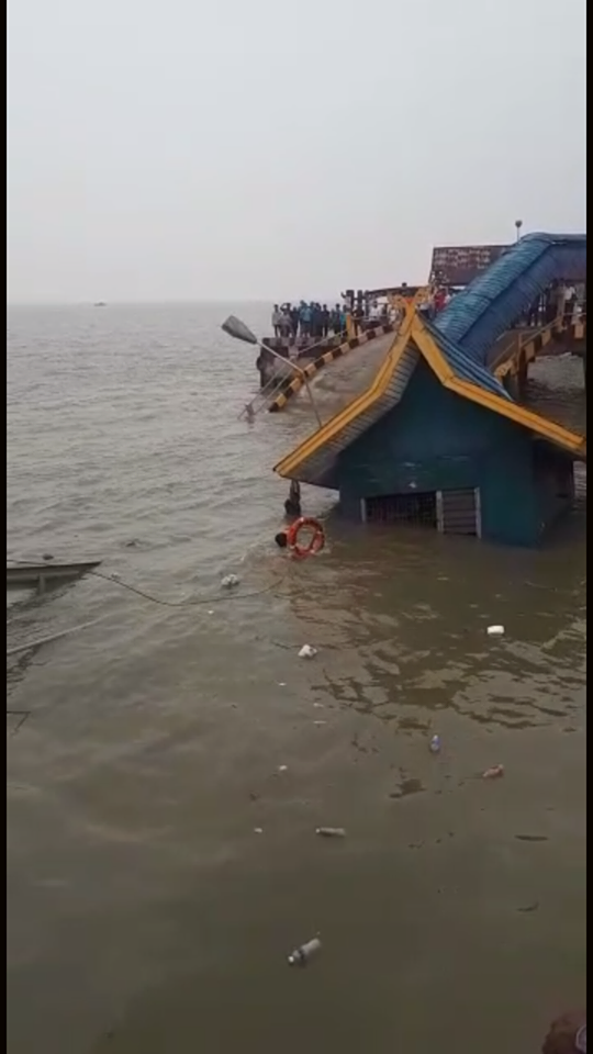 Pelabuhan Kapal Roro Button-Riau Ambruk