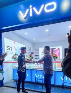 Pengguntingan pita tanda diresmikannya agen Vivo di Kundur, Sabtu (07/09/19).