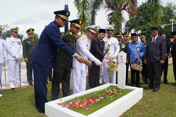 Danlantamal IV Pimpin Ziarah Nasional  Di TMP Pusara Bhakti