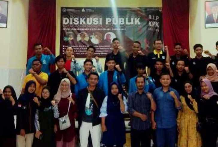 Diskusi mahasiswa, Terkait UU KPK, bertempat di Aula SMK Negeri 01 Tanjungpinang, Sabtu (19/10/2019).