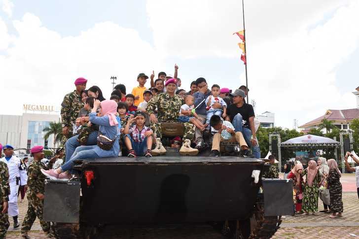 1.700 Personil Sukseskan Upacara Hut Ke-74 TNI Di Batam 1.700 Personil Sukseskan Upacara Hut Ke-74 TNI Di Batam