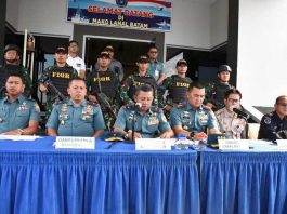 Konfrensi Pers, Penyelupan Baby Lobster