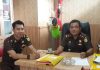 Kacabcari Tanjungbatu, Novriansyah (Kanan), didampingi Kasubsi Intel Kejaksaan Tanjungbatu, Bambang Wiratdany, di Kantor Kejaksaan Tanjungbatu, Kamis (17/10/2019).