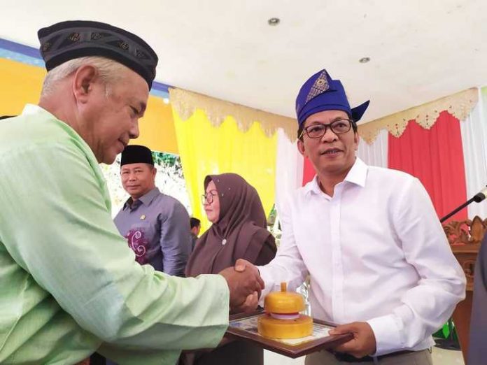 Penyerahan Penghargaan Penyerahan Penghargaan