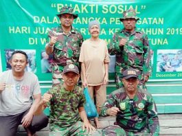 Penyerahan bantuan sembako dari koramil 02 Tarempa