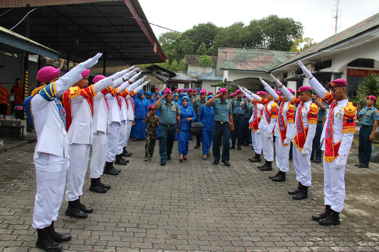 Keluarga Besar YONMARHANLAN IV Tpi Gelar Upacara Pelepasan Wisuda Purna Bhakti