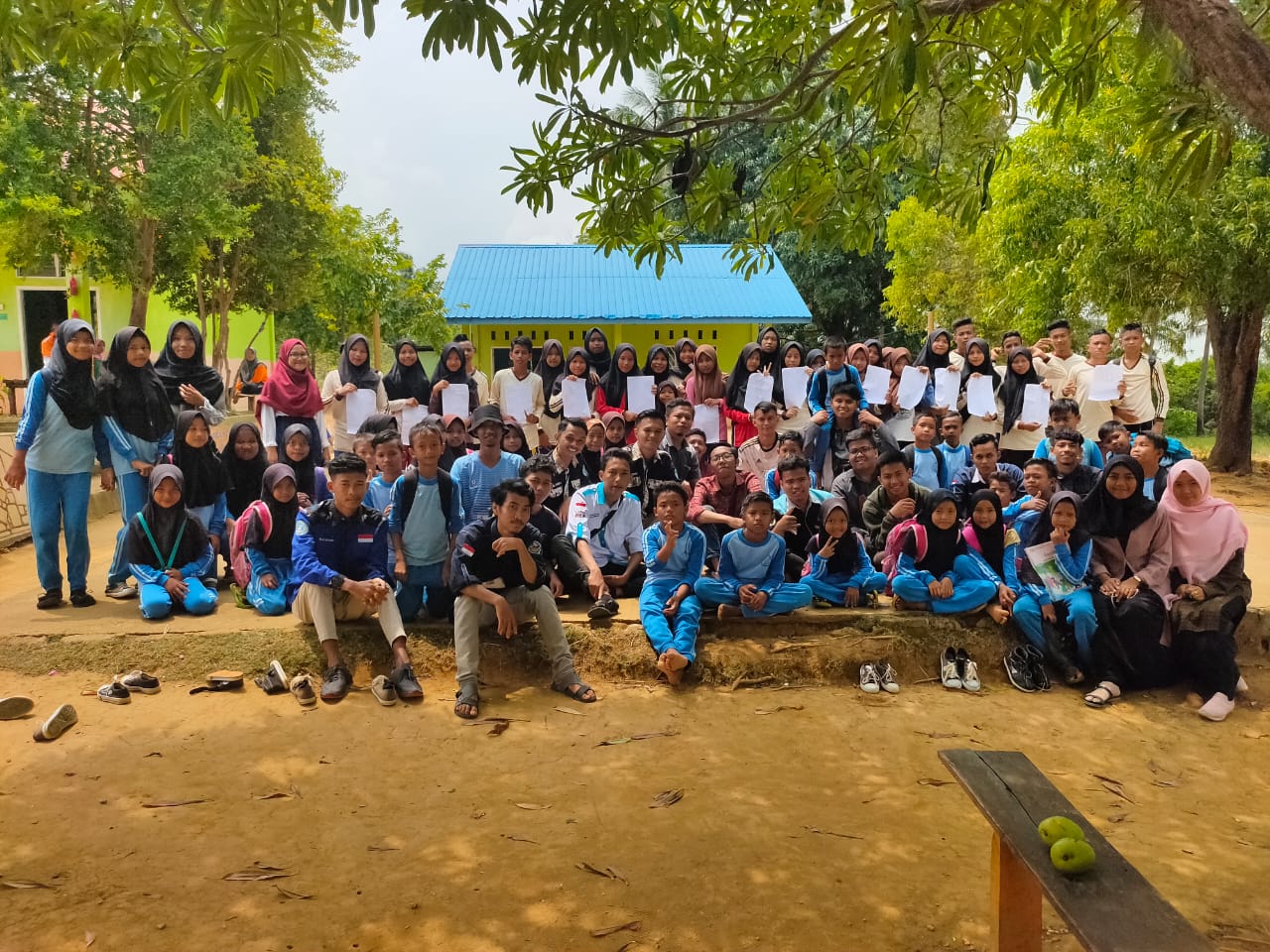Kegiatan Mengajar IPPMKK-PKU di Sekolah Pulau Bahan, Keban, Moro