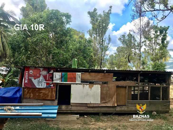 Kandang ayam bekas menjadi tempat tinggal Ahmat Suhaimi