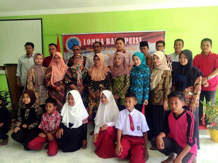 Lomba puisi mahasiswa di kecamatan Belat