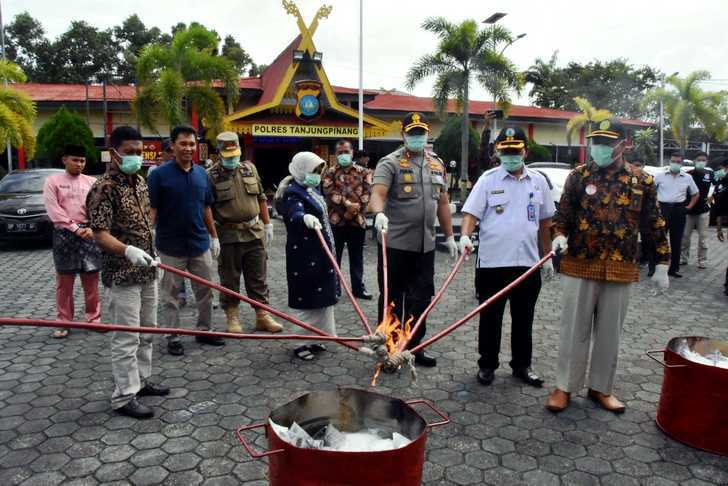 Polres Tanjungpinang Musnahkan Puluhan Kilogram Barang Bukti Narkotika