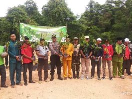 Penanaman pohon di Polsek Kuba, Jum'at (10/01/2020).