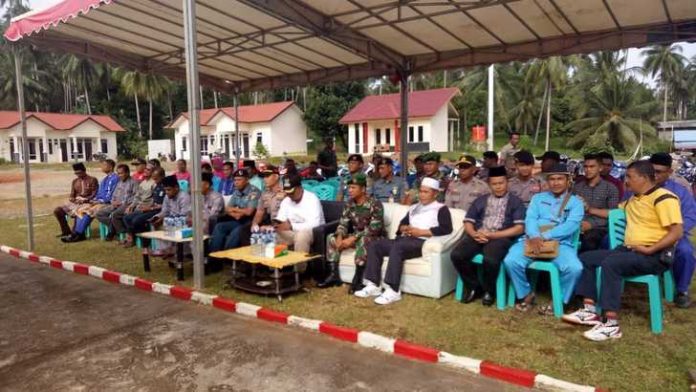 Penanaman pohon di polsek palmatak Penanaman pohon di polsek palmatak