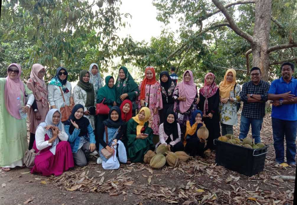 Berwisata Sambil Berburu Durian Tanjungbatu
