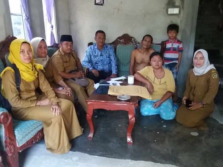 Pemerintah Desa Lubuk Serahkan Bantuan Transfortasi Perobatan Penderita Tumor Pemerintah Desa Lubuk Serahkan Bantuan Transfortasi Perobatan Penderita Tumor