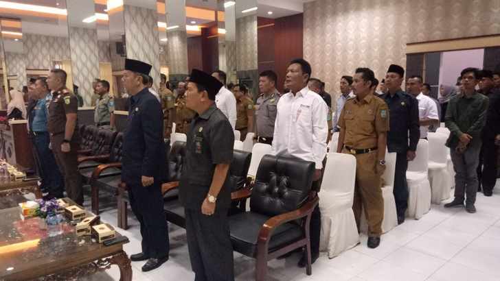 Rapat Paripurna Penyampaian Pandangan Fraksi Tentang Ranperda Perusahaan Perseroan Daerah Rapat Paripurna Penyampaian Pandangan Fraksi Tentang Ranperda Perusahaan Perseroan Daerah