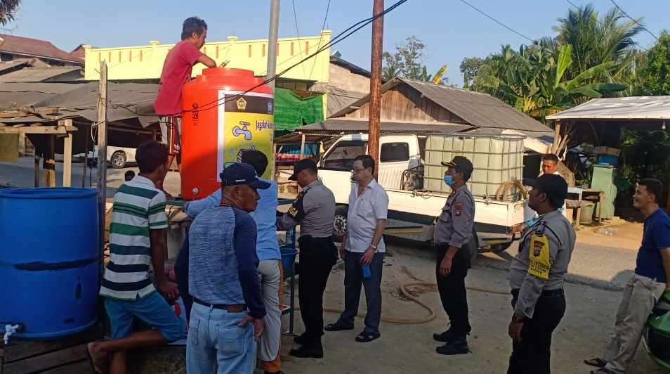 Polsek Kundur Bekerjasama Dengan APINDO Bangun Sarana Cuci Tangan Gratis