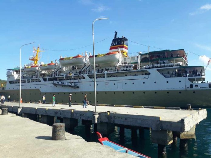 KM Bukit Raya Ketika sandar di Pelabuhan Tarempa, KKA KM Bukit Raya Ketika sandar di Pelabuhan Tarempa, KKA