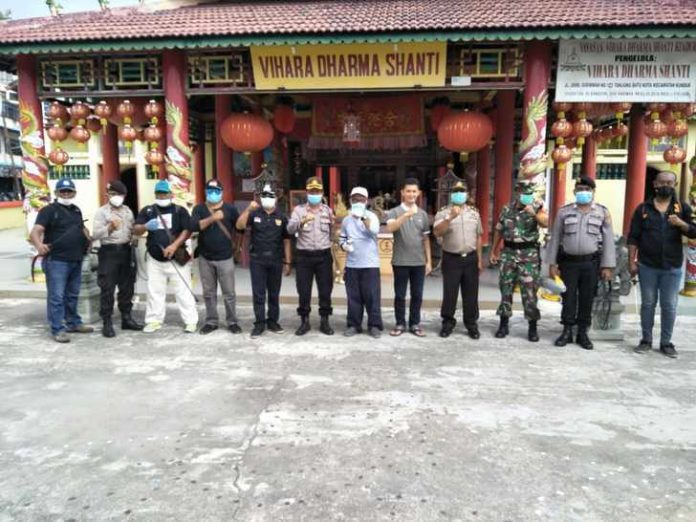 Penyemprotan di Vihara dharma santi Penyemprotan di Vihara dharma santi