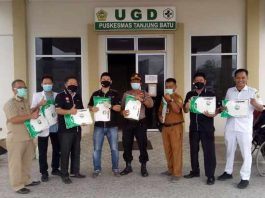 Barisan Muda Tionghoa Indonesia Cabang Kundur, Serahkan Bantuan APD kepada tenaga medis Puskesmas Tanjungbatu, Senin (06/04/20).