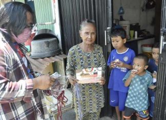IWO Karimun bagi-bagikan masker
