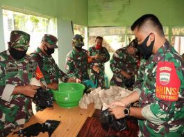 Kodim bagi-bagikan nasi bungkus gratis