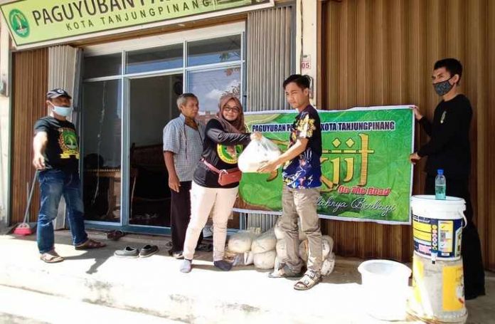 Mojang Paguyuban Pasundan Kota Tpi Bagikan Sembako