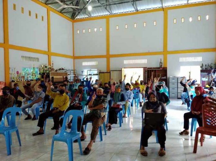 Musyawarah Khusus Desa Sungaisebesi, terkait musibah covid-19, di gedung serbaguna Desa Sei Sebesi, Kamis, (30/04/2020).