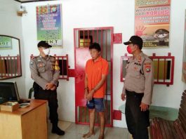 Pencuri Ojol berinisial SD, saat diamankan di Mapolsek Kuba