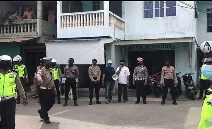 Polres Anambas beri Imbauan bahaya covid-19 di Tugu Buak Tarempa