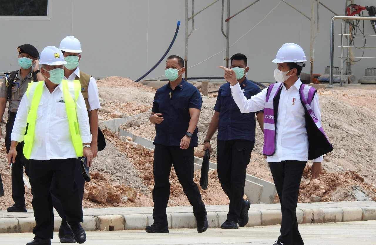 Presiden Joko Widodo saat meninjau kesiapan Rumah Sakit Covid-19