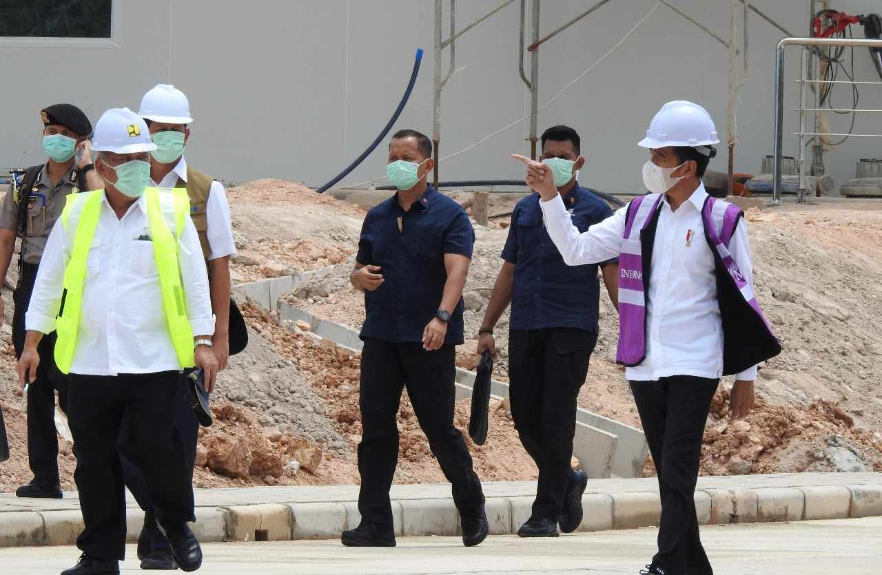 Presiden Jokowi Tinjau Kesiapan Rumah Sakit Darurat Covid-19 Galang-Batam Presiden Jokowi Tinjau Kesiapan Rumah Sakit Darurat Covid-19 Galang-Batam