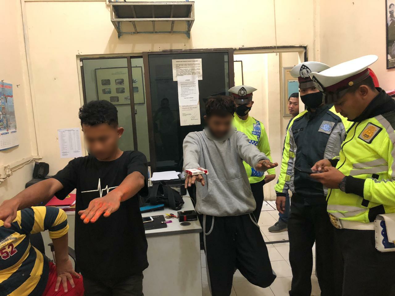 Polres Tanjungpinang Tindak Siswa Konvoi Hingga Coret Fasilitas Umum Saat Kelulusan Polres Tanjungpinang Tindak Siswa Konvoi Hingga Coret Fasilitas Umum Saat Kelulusan