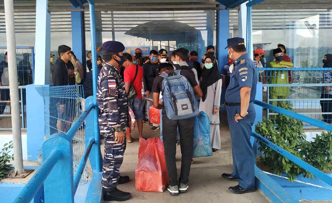 Aktivitas Penumpang di Terminal Pelabuhan Tanjungbatu, Paska Larangan Masuk Ke Kundur