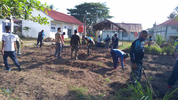 Lanal Ranai Bekerja Sama Dengan Kodim 0318 Natuna Dukung Ketahanan Pangan