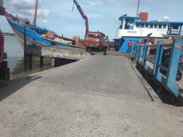Pelabuhan bongkar muat Tanjungbatu