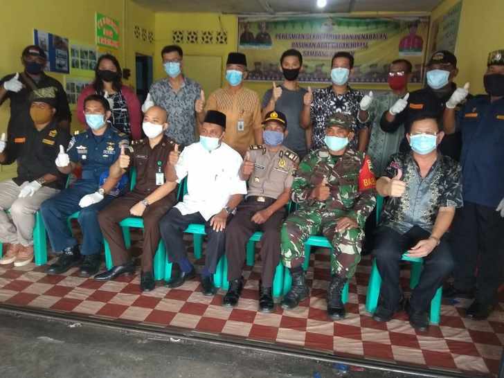 Ormas Gagak Hitam Sambang Karimun, Salurkan Sembako Bagi Yang Benar-benar Membutuhkan Ormas Gagak Hitam Sambang Karimun, Salurkan Sembako Bagi Yang Benar-benar Membutuhkan