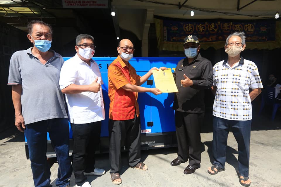 Bupati Karimun Serahkan Mesin Genset Untuk Rumah Duka Yayasan Hieng Qiau Puakang