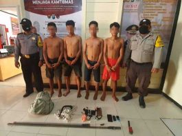 Empat Pelaku Pencurian saat diamankan petugas di Mapolsek Kuba, Ahad (14/06/2020).