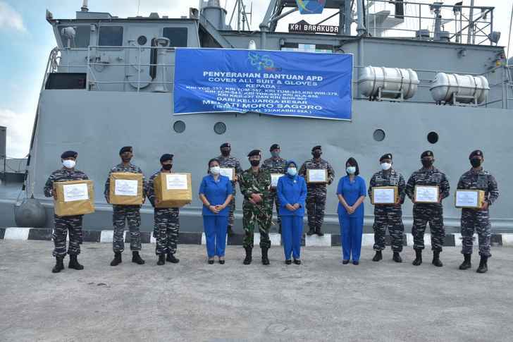 Penyerahan bantuan APD